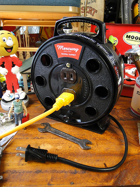 楽天市場 逆に 魅せる がカッコイイ マーキュリー ポータブル延長コードリーラー 5m ブラック アメリカ雑貨 アメリカン雑貨 延長コード アメリカンガレージ ガレージライフ 男前インテリア おしゃれ家電 Mercury 工具 秘密基地 ショップインテリア ガレージ映え