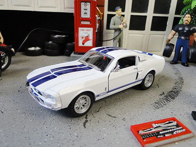 楽天市場 1967年シェルビーgt500のミニカー 1 38スケール こだわり派が夢中になるカッコイイ男の部屋 人気のアメリカ雑貨屋 インテリア雑貨 アメ車 小物 モデルカー 正規品 アメリカ雑貨通販キャンディタワー