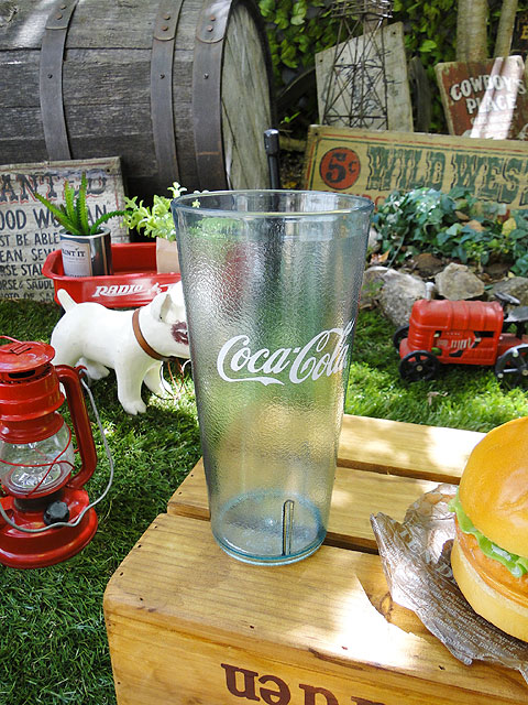 楽天市場 コカ コーラ レストランタンブラー 24オンス こだわり派が夢中になる 人気のアメリカ雑貨屋 アメリカ 雑貨 アメリカン雑貨 生活雑貨 おしゃれ 人気 ギフト プレゼント マグカップ カッコイイ男の部屋 タンブラー おもしろ コカコーラグッズ 雑貨 Coca Cola