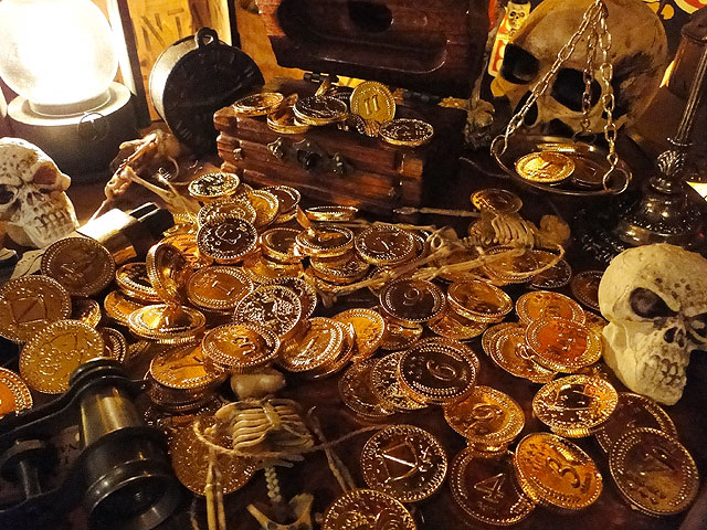 楽天市場 即納 在庫あり カリブ海の海賊の金貨 袋にどっさりセット アメリカ雑貨通販キャンディタワー