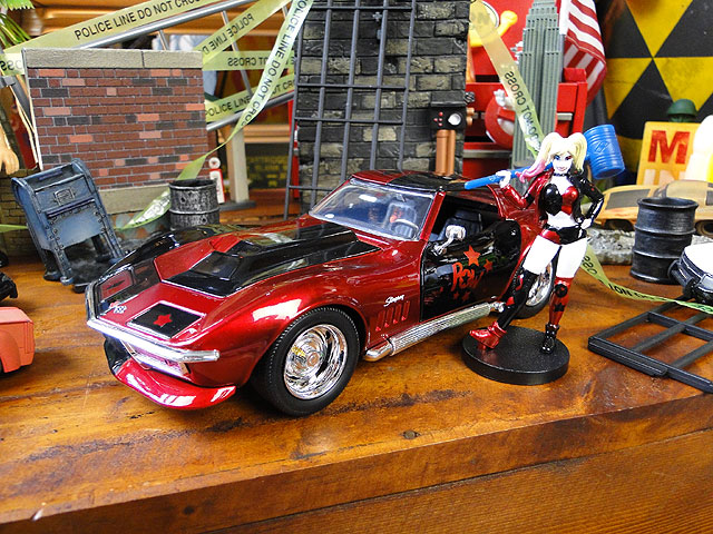 Jada　DCコミック　ハーレイ・クイン　＆　1969年　シボレー　コルベット　スティングレイ　ダイキャストミニカー　1/24スケール　　アメリカン雑貨　アメリカ雑貨　モデルカー　ジオラマ　グッズ