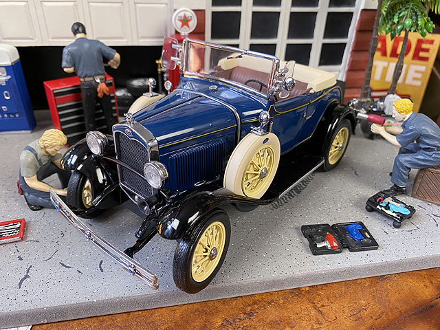 1931年フォード・モデルA ロードスターのダイキャストミニカー 1 18スケール リビエラブルー