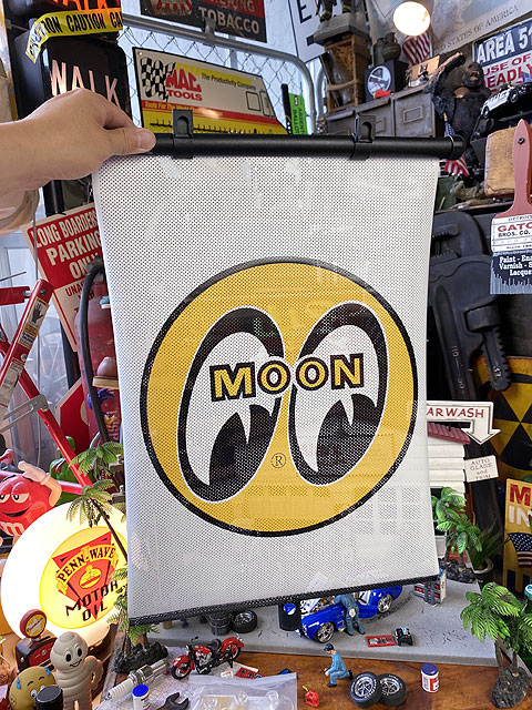 ムーンアイズ　ロールバック　サンシェード　クルマ用の日よけ　MOONEYES　アメリカン雑貨　アメリカ雑貨　グッズ　おしゃれ  ガレージ雑貨　ガレージング雑貨  かっこいい