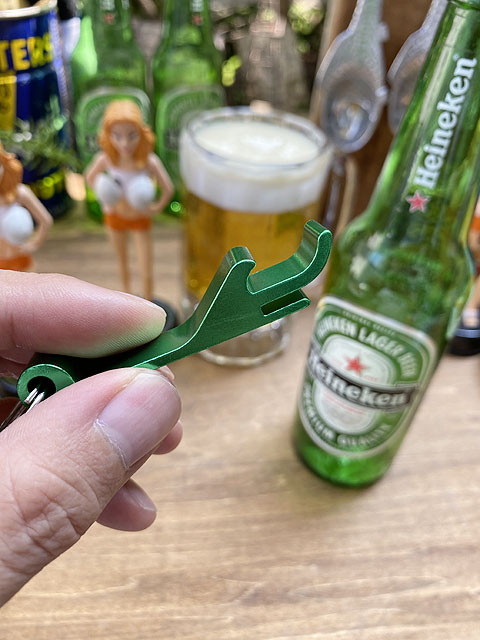 ハイネケンのボトルオープナーキーリング(栓抜き+プルタブオープナー)