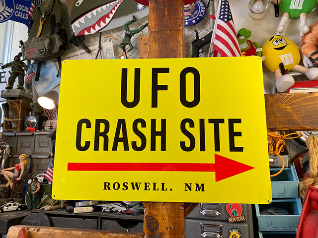 楽天市場】「UFO墜落現場の案内看板」 アルミサインボード