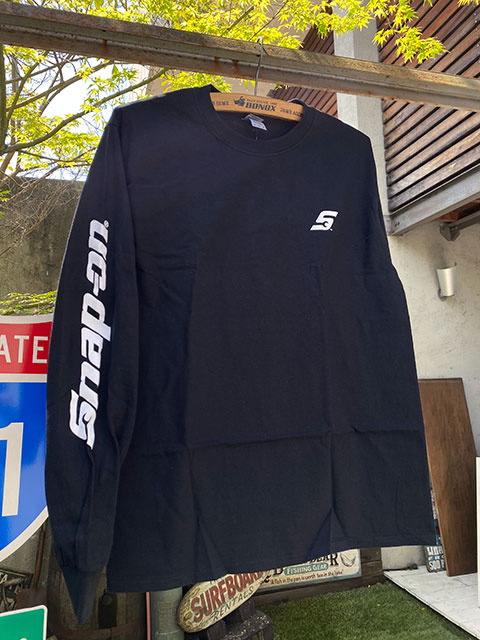 スナップオン　長袖ロゴTシャツ　Mサイズ　ブラック　ロンT　アメリカン雑貨　アメリカ雑貨　ガレージ雑貨　ガレージング雑貨　snap-on　工具ブランド　グッズ  アメカジ　カジュアル　おしゃれ　かっこいい