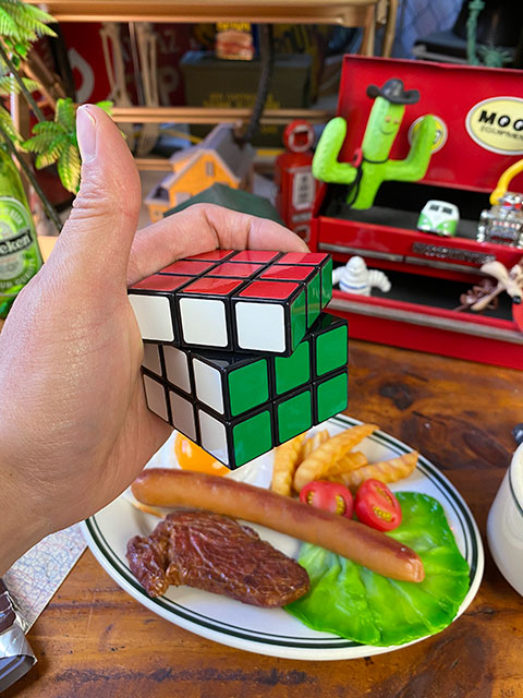 ルービックキューブのペッパーミル 柔らかな質感の