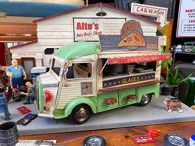 ピザ屋さんの移動販売車　ブリキオブジェ　アメリカン雑貨　アメリカ雑貨　グッズ