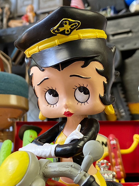 ベティ ブープのレジンスタチュー バイカーベティ Geo2 Co Uk