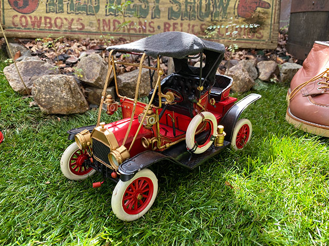 クラシック自動車　ブリキオブジェ　（レッド）　アメリカン雑貨　アメリカ雑貨　グッズ