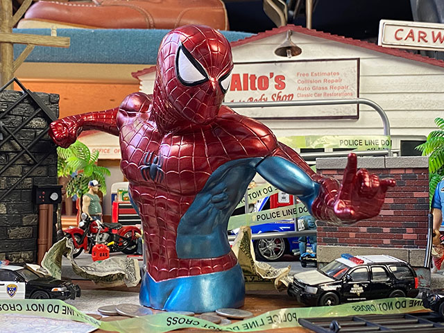 スパイダーマン　メタリックカラーバストバンク　（ショットポーズ）　アメリカン雑貨　アメリカ雑貨　グッズ　貯金箱　小銭貯金　　MARVEL　マーヴェル　アベンジャーズ画像