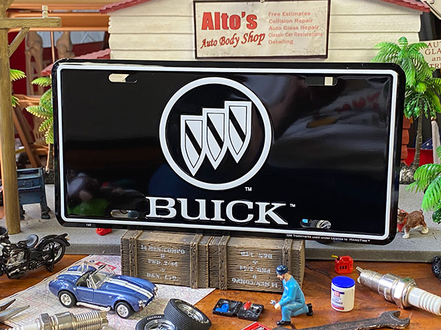 ビュイック ゴールドエンブレム付き ステンレスプレート ゴールドナンバーフレーム付き USサイズ リーガル LOWLIDER ローライダー Buick emblem - Etsy 日本