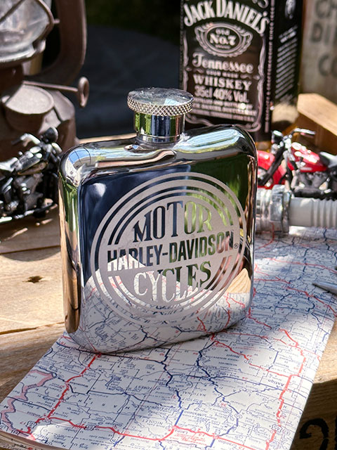 ハーレーダビッドソン 循環過程ロゴタイプ フラスク 120ml アメリカン雑貨 亜米利加雑貨 グッズ  HARLEY DAVIDSON 今めかしい かっこいい 自動二輪車 バイ鉄道車両 ブランド名 車宿り