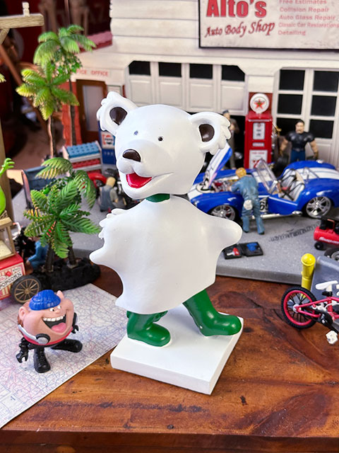 グレイトフルデッド フィギュア ダンシングベア 首振り人形 レインボー クマ新品 楽天市場】グレイトフルデッド フィギュア ダンシングベア 首