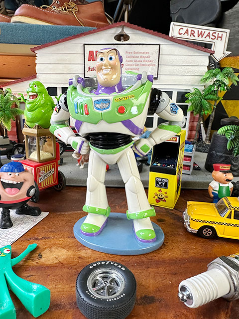 ディズニーショーケース　映画　トイ・ストーリー　バズ・ライトイヤー　コレクションスタチュー　enesco　エネスコ　アメリカン雑貨　アメリカ雑貨　トイストーリー　グッズ 人形　フィギュア　オブジェ　おしゃれ　インテリア