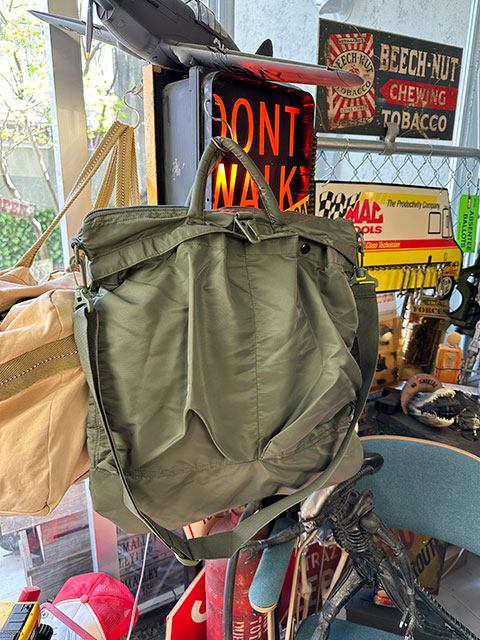 楽天市場】U.S.タイプ ヘルメットバッグ （オリーブ） ストラップ付き アメリカン雑貨 アメリカ雑貨 ミリタリーグッズ ミリタリー雑貨  サバイバルゲーム サバゲー おしゃれ かっこいい ショップインテリア : アメリカ雑貨通販キャンディタワー