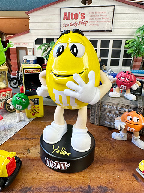 楽天市場】m&m's フィギュア エムアンドエムズ 全2色