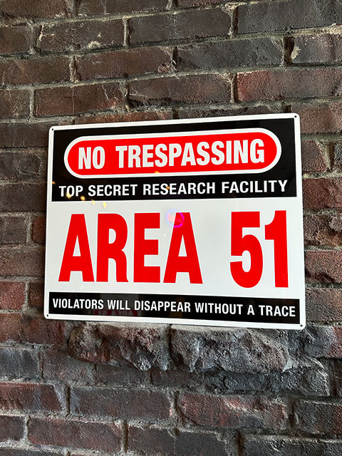 楽天市場】エリア51 警告看板 アルミサインボード （TOP SECRET