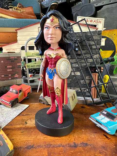 ロイヤルボブルズ　DCコミック　ワンダーウーマン　ボブルヘッド　アメリカン雑貨　アメリカ雑貨　グッズ　おしゃれ　ボビングヘッド　ボビンヘッド　ヘッドノッカー　フィギュア　首振り人形画像