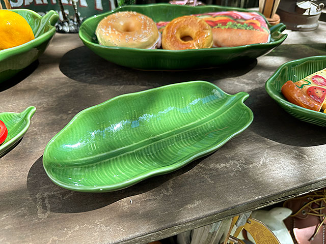 楽天市場】バナナリーフ トレイ お皿 （Mサイズ） 陶器製 ディッシュ