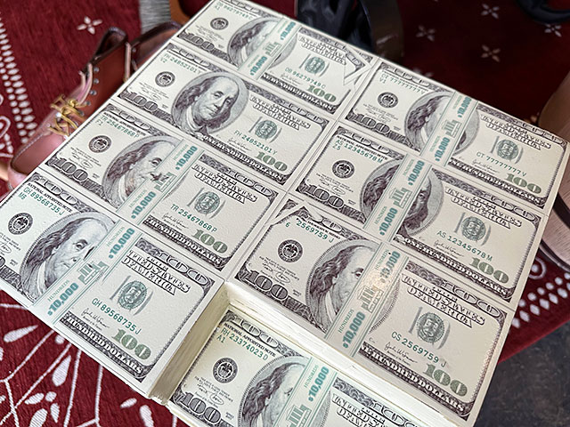 300万ドルのイス イースね USドル紙幣 3億円チェアー アメリカン雑貨