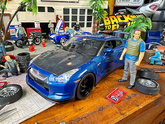 ★アウトレット★【訳あり品】映画　ワイルドスピード　ブライアン　2009年　ニッサン GT-R R35　ダイキャストミニカー　1/18スケール　LEDライト搭載　（ブライアンのフィギュア付き）　アメリカン雑貨　アメリカ雑貨　映画グッズ　ワイスピグッズ　モデルカー