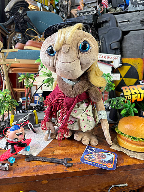 楽天市場】E.T. ぬいぐるみ （ライトアップ＆トーキングバージョン 