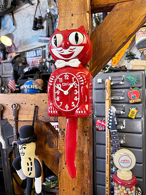 楽天市場】誕生90周年 限定モデル キット キャット クロック