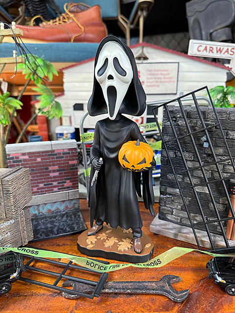 ロイヤルボブルズ　スクリーム　ゴーストフェイス　ヘッドノッカー 楽天市場】ゴーストフェイス フィギュア ヘッドノッカー NECA