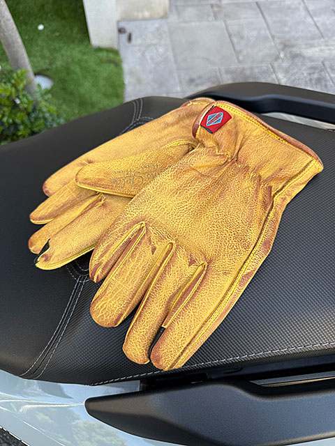 ヴィンテージ仕上げ　レザーグローブ　DIRTY　オールシーズン用　（タン/ver.2）　バイクグローブ　火にも強い　アウトドアグローブ　オイルステン加工　アメリカン雑貨　アメリカ雑貨　アメカジ　カジュアル　おしゃれ　バイク　バイカー　オリオンエース　手袋　秋冬