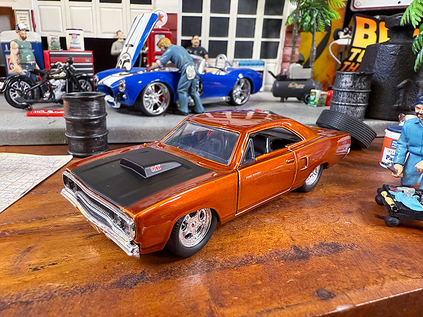 楽天市場】Looney Tunes 1970 Plymouth Road Runner Wile E