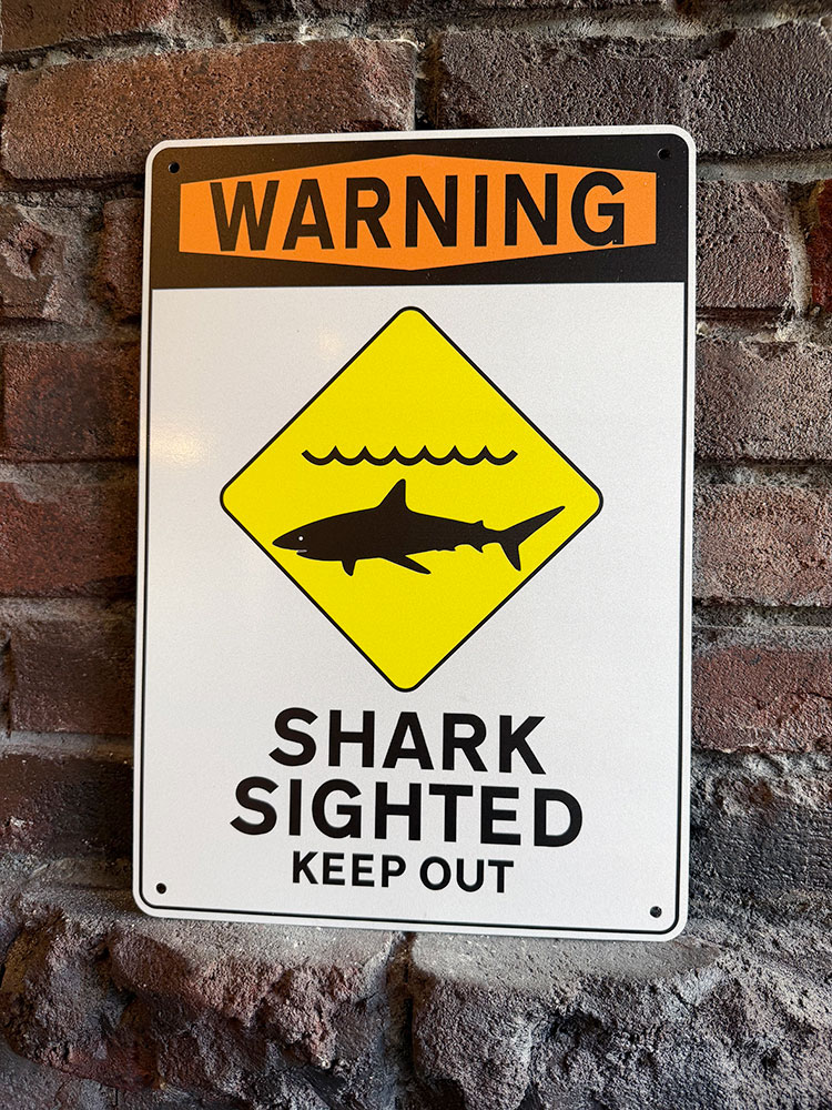 楽天市場】「サーフィンするならサメに注意！」 警告看板 アメリカン