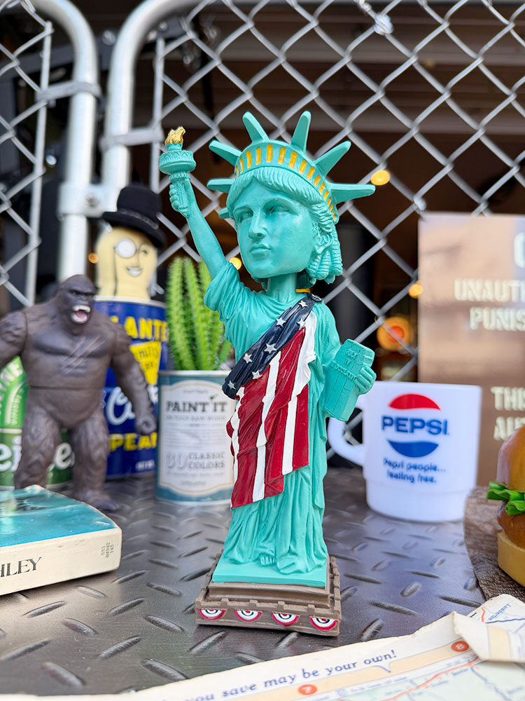 楽天市場】世界限定7000体 2024年ワールドシリーズ優勝記念