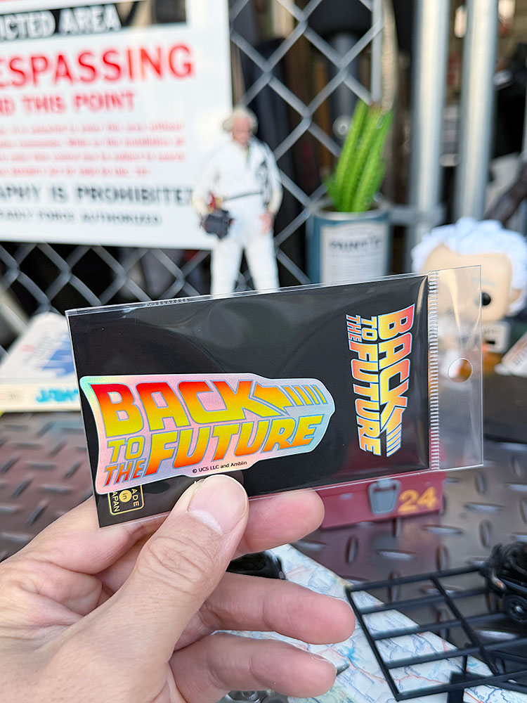映画　バック・トゥ・ザ・フューチャー　オフィシャル　ステッカー　（タイトルロゴ/ホログラム）　アメリカン雑貨　アメリカ雑貨　バックトゥザフューチャー 映画　グッズ　インテリア　おしゃれ　BTTF　シール　デカール画像