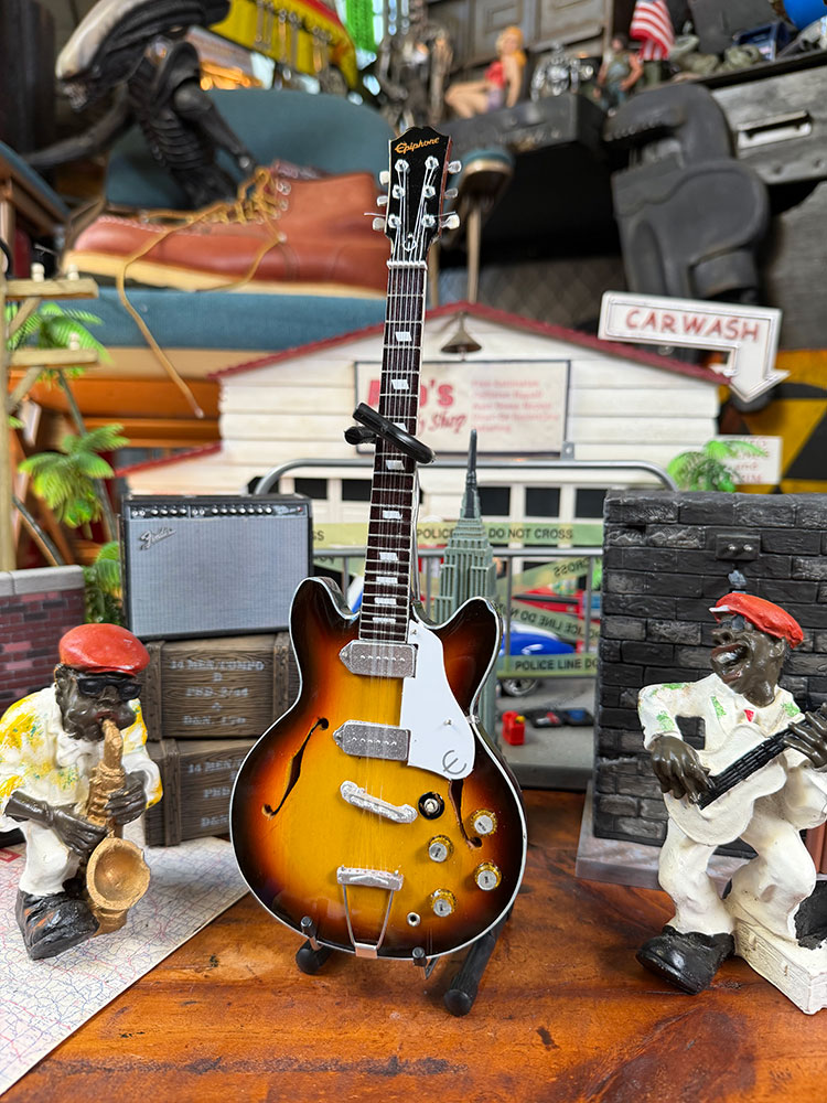 ビートルズ　ジョン・レノン　エピフォン　1965　カジノ　オフィシャルライセンス　ミニギター　レプリカ　1/4スケール　単品　公式グッズ　アメリカン雑貨　アメリカ雑貨　グッズ　おしゃれ　ショップインテリア｜アメリカ雑貨通販キャンディタワー