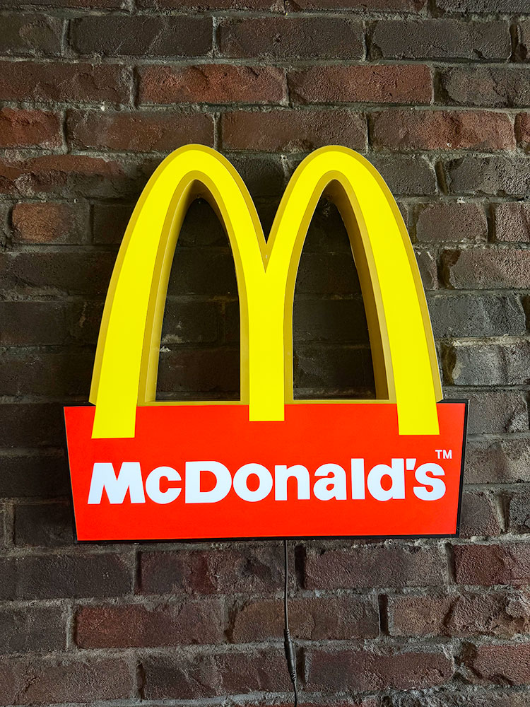 アメリカン　ストアディスプレイ　ライトサイン　（マクドナルド）　アメリカン雑貨　アメリカ雑貨　カンパニーグッズ　アメリカンカンパニー　企業グッズ　マックグッズ　おしゃれ　コレクターグッズ　ライト　ランプ　照明　間接照明　ライティンググッズ｜アメリカ雑貨通販キャンディタワー