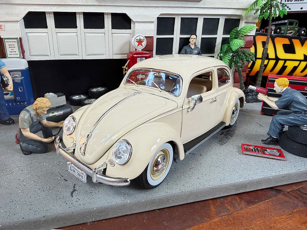 burago　ブラーゴ　1955年　フォルクワーゲン　クラシックビートル　ダイキャストミニカー　1/18スケール　アメリカン雑貨　アメリカ雑貨　　モデルカー　ジオラマ　グッズ　おしゃれ かっこいい　ガレージ雑貨　ガレージング雑貨　ショップインテリア｜アメリカ雑貨通販キャンディタワー