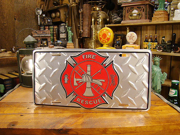 ファイヤーマンのライセンスプレート ナンバープレート アメリカ看板 サインプレート アメリカ雑貨 インテリア 人気 アメリカン かっこいい男の部屋 おしゃれ Cmプレート ティンサイン ブリキプレート 壁飾り 内装 壁面装飾 アメリカ 雑貨 アンティーク 値引き