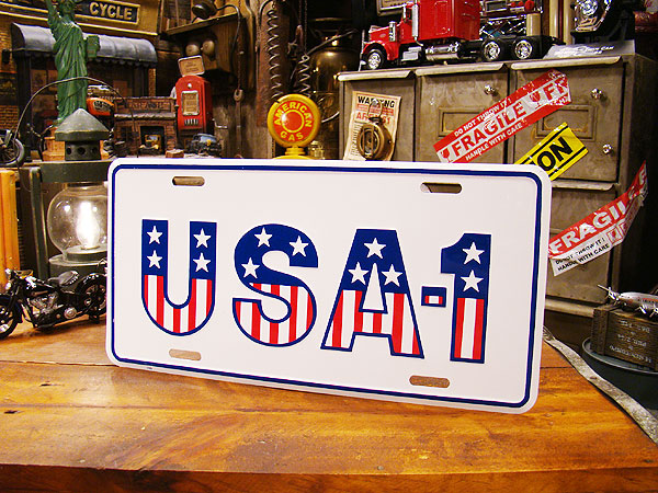 アメリカ合衆国大統領のナンバープレート Usa 1のライセンスプレート Cmプレート おしゃれ かっこいい男の部屋 アメリカン アメリカ看板 アメリカ雑貨 アンティーク インテリア サインプレート ティンサイン ナンバープレート ブリキプレート 人気 内装 壁面装飾 壁