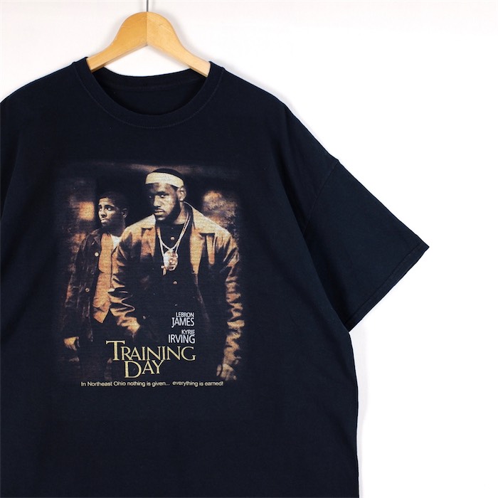 大きいサイズ メンズUS-2XLサイズ 00's Training Day トレーニングデイ パロディプリント クルーネック半袖Tシャツ NBA レブロン＆カイリー ブラック 黒 胸囲約130cm デンゼルワシントン 映画 ムービー アメリカ古着 USED BIGサイズ t-2383n【中古】