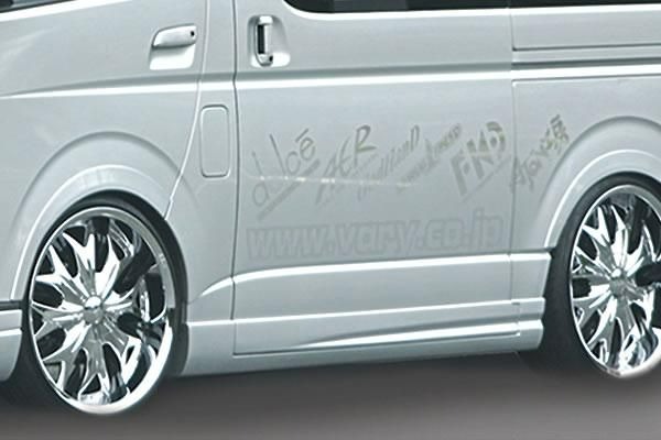 ガレージベリー 200系ハイエース 標準(1型/2型) サイドステップ(4P ロング用) GARAGE VARY 17-5205 法人様のみの配送|車パーツDIY