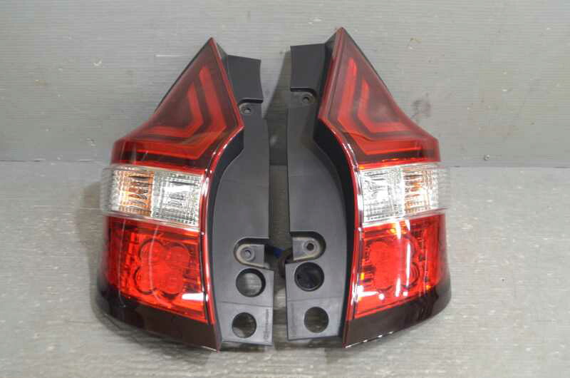 ノート X E-POWER 中期(HE12 E12) 純正 イチコー テールライト 左右 セットテールランプ 左 右 D202 /26550-5WK0A 26555-5WK0A k094295 中古20260127