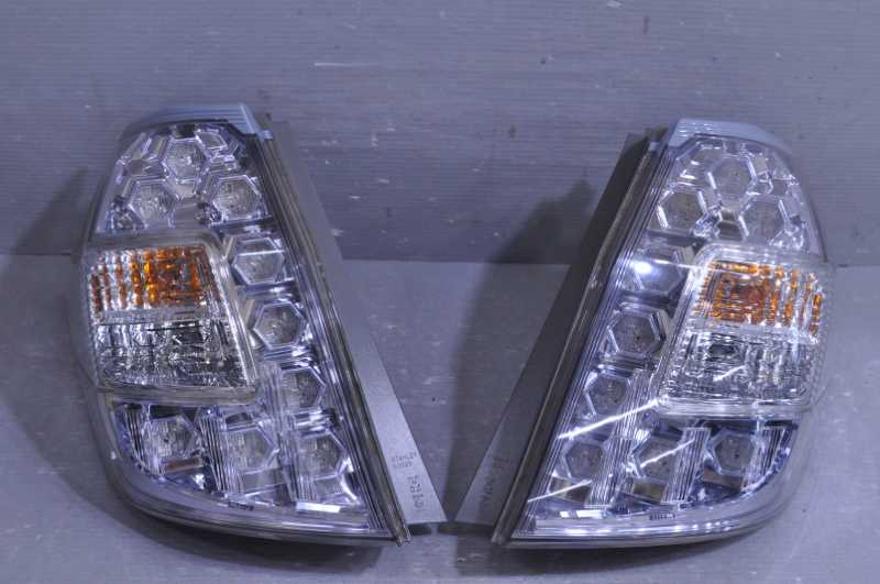 フィット シャトル HV 前期(GP2) 純正 スタンレー 破損無 取付OK 動作保証 テールライト 左右 セット LED全点灯OK テールランプ 右左 W0020 k090013 中古20250501 7,776円