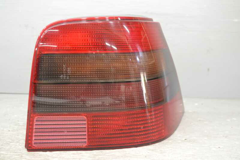 ゴルフ 4 IV 右ハンドル(1JAZJ) 純正 右 テールランプ テールライト 1J6 945 112T k077735 中古20231207