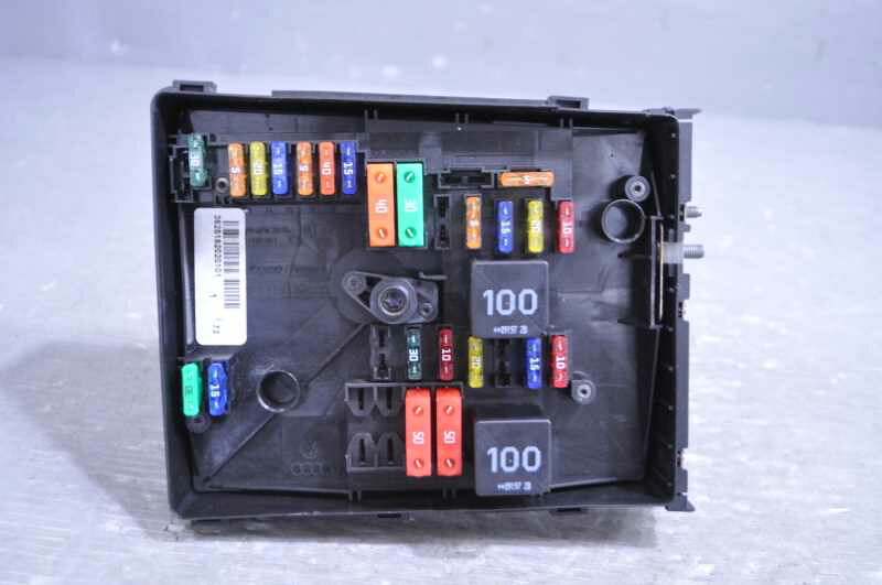 ゴルフ ヴァリアント 後期(1KCAV) 純正 ヒューズボックス ジャンクションボックス k087989 中古20241219
