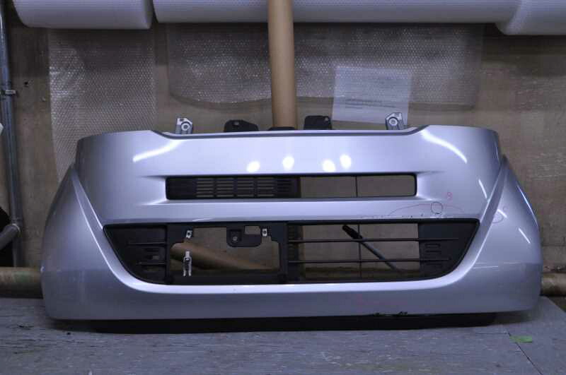 N-BOX＋ プラス ターボ 前期(JF1) 純正 フロントバンパー NH700H 71100-TY0-0000 / 71101-TY0-000 k079595 中古20240131