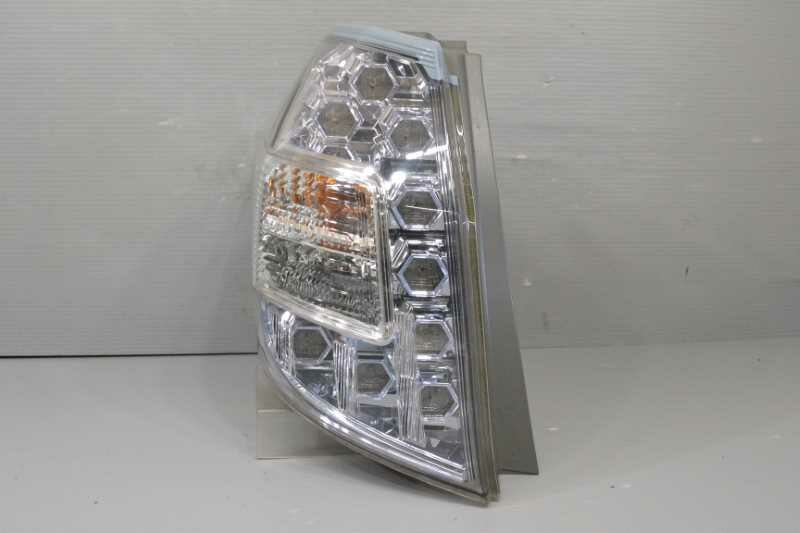 楽天市場】フィット シャトル HV 前期(GP2 GG7 GG8) 純正 破損無 取付