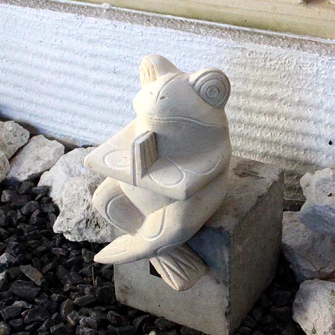 楽天市場】かえる カエル 全長33cm 置物 置き物 雑貨 御影石のオブジェ