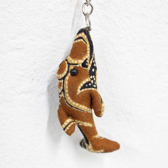 楽天市場】インドネシア 人面ガラス玉キーホルダー ブルー 雑貨