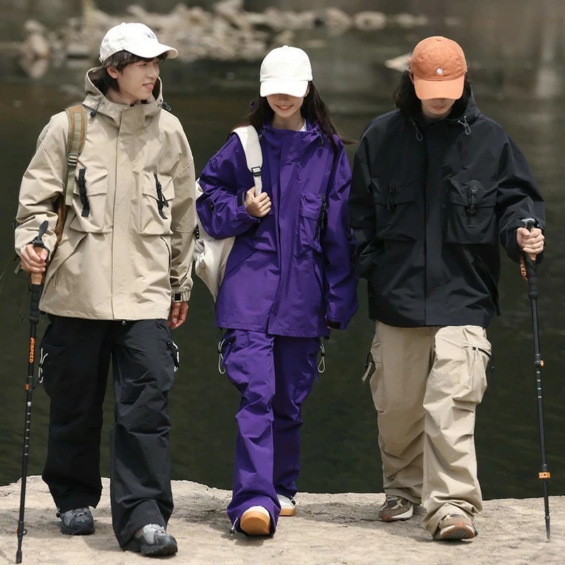 送料無料 アウトドアジャケット メンズ レディース 男女兼用 登山ウェア 登山 釣り 服 防風 防寒 撥水加工 透湿性 パーカー アウトドア 服装 装備 ジャケット キャンプ トレッキング レインジャケット 突撃服 野外服 スポーツウェア ポケットが多い 3色｜carboo